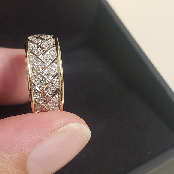 14k solid yellow gold geniune diamonds band - Picture 7 of 8